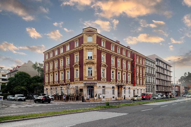 Best Western Hotel Strasser - Genel