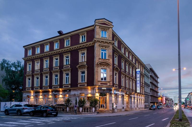 Best Western Hotel Strasser - Genel