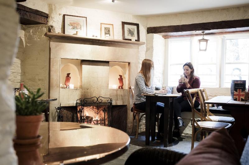 The Bear of Rodborough Hotel - Bar