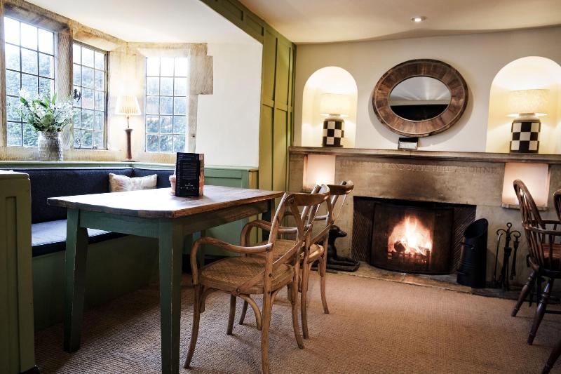 The Bear of Rodborough Hotel - Bar