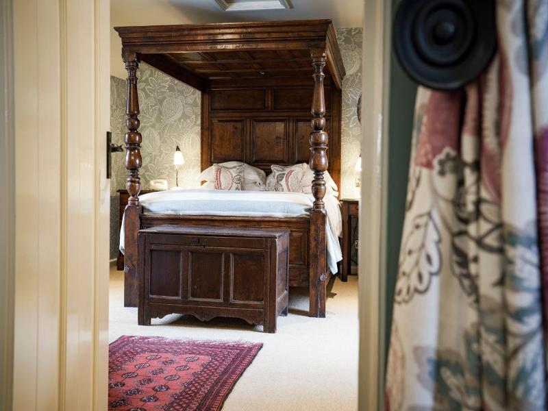 The Bear of Rodborough Hotel - Genel