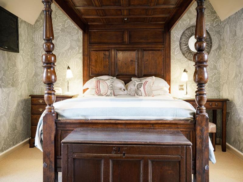 The Bear of Rodborough Hotel - Genel