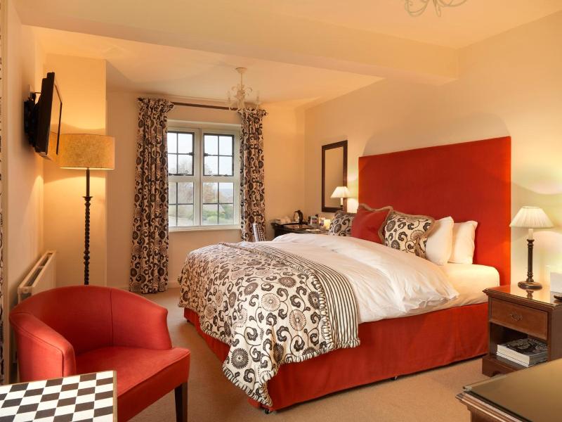 The Bear of Rodborough Hotel - Genel
