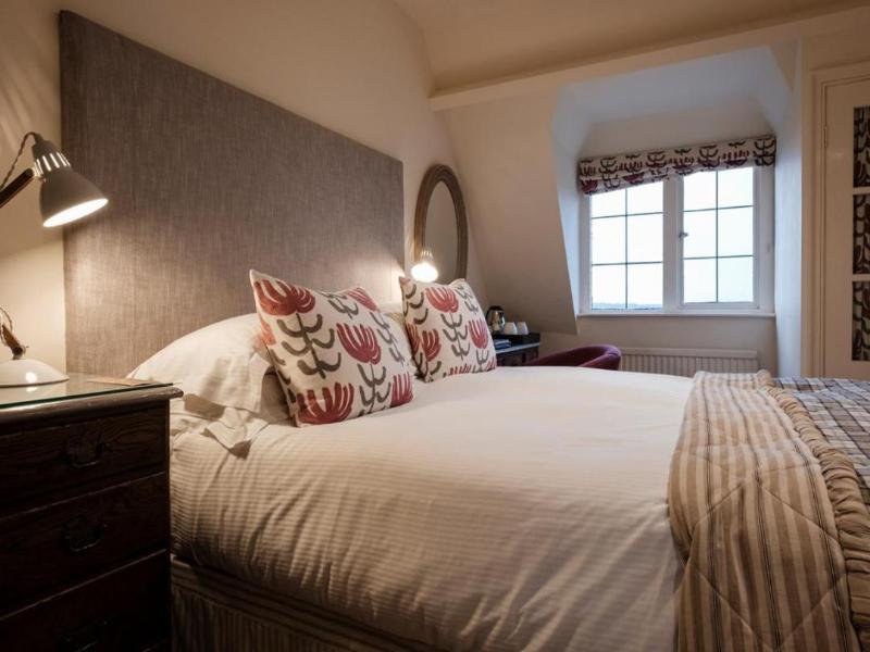The Bear of Rodborough Hotel - Genel