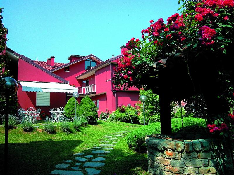 Villa San Carlo - Genel