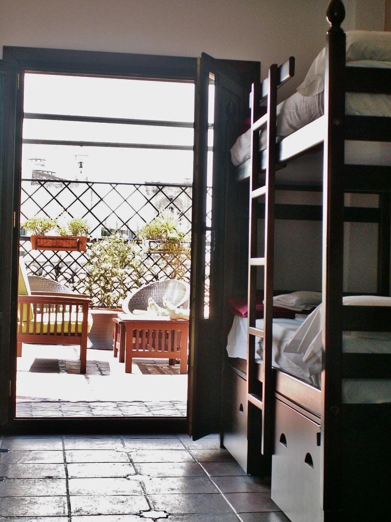 Oasis Backpackers Hostel Granada - Oda
