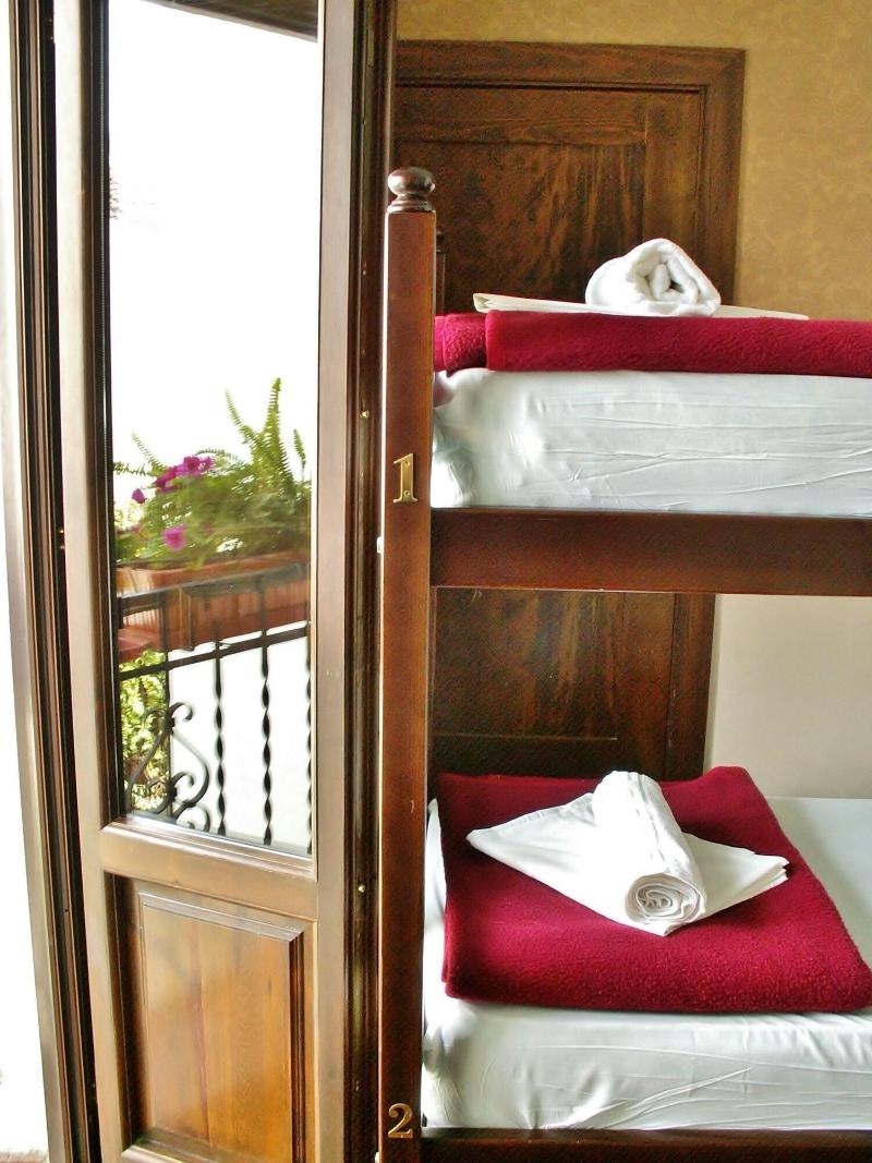 Oasis Backpackers Hostel Granada - Oda