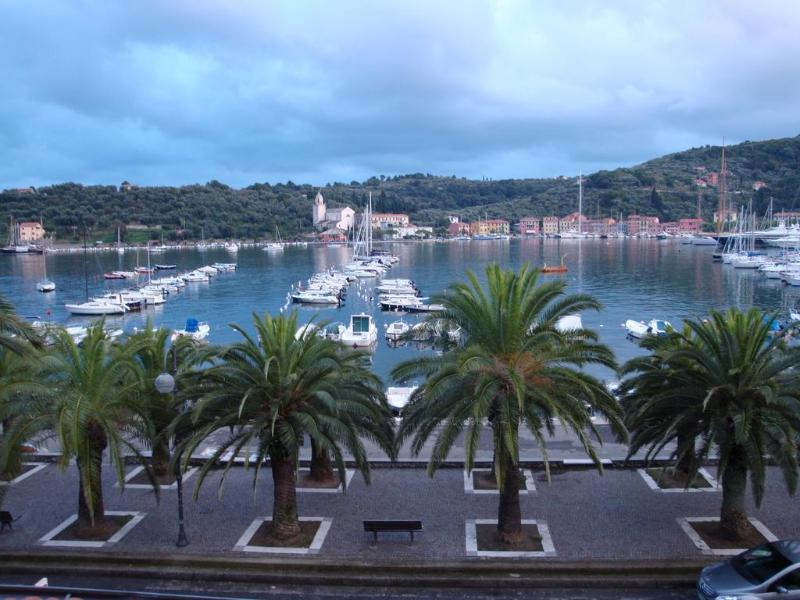 Della Baia - Genel