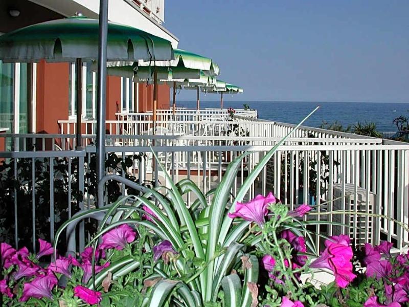 Stella Maris - Genel