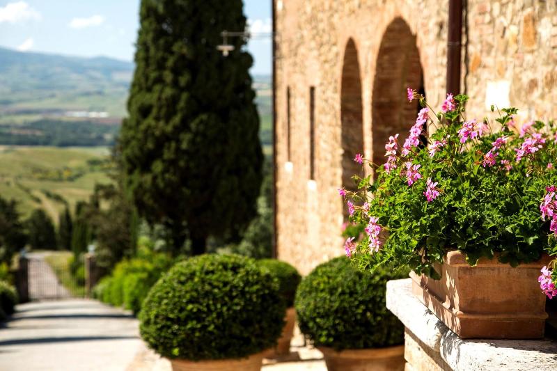 Castello Banfi - Genel