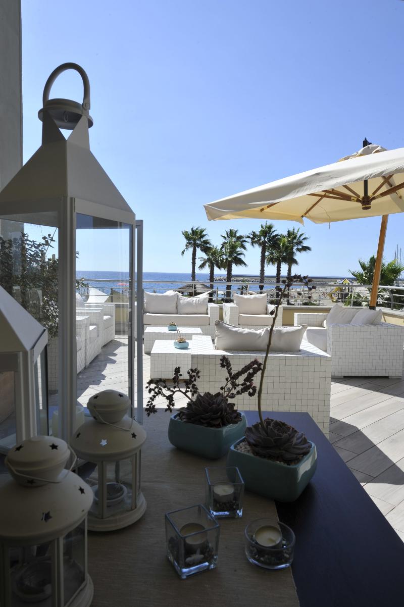 Aregai Marina Hotel & Residence - Teras