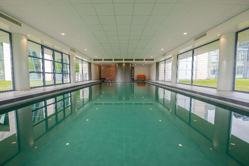 Flonk Hotel Groningen Zuid BW Signature Collection - Havuz