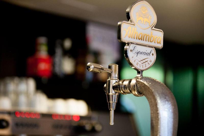 Universal - Bar