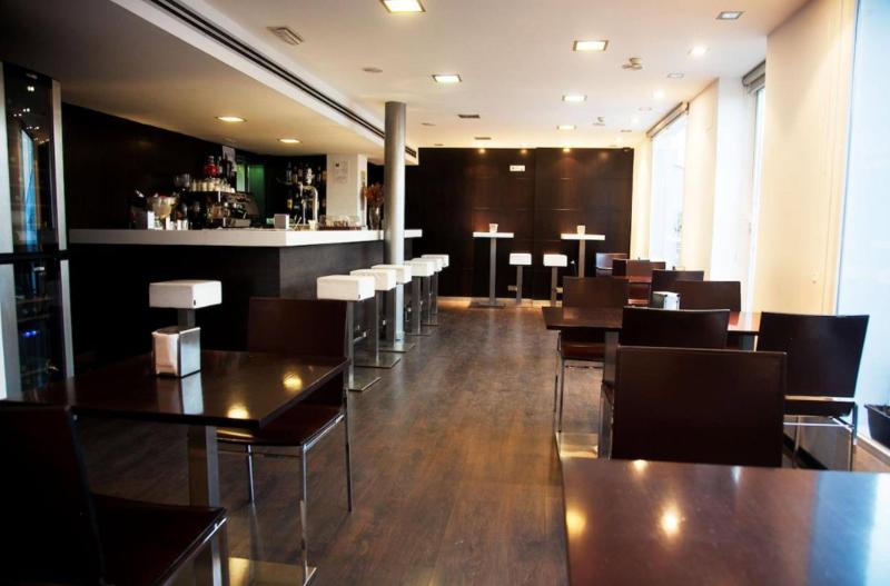Universal - Bar