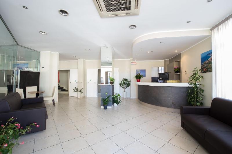 Hotel La Marina - Lobi