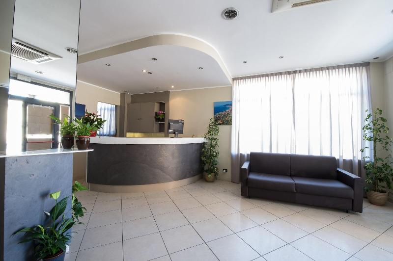 Hotel La Marina - Lobi