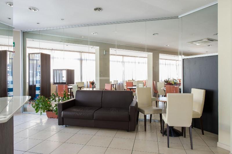 Hotel La Marina - Lobi