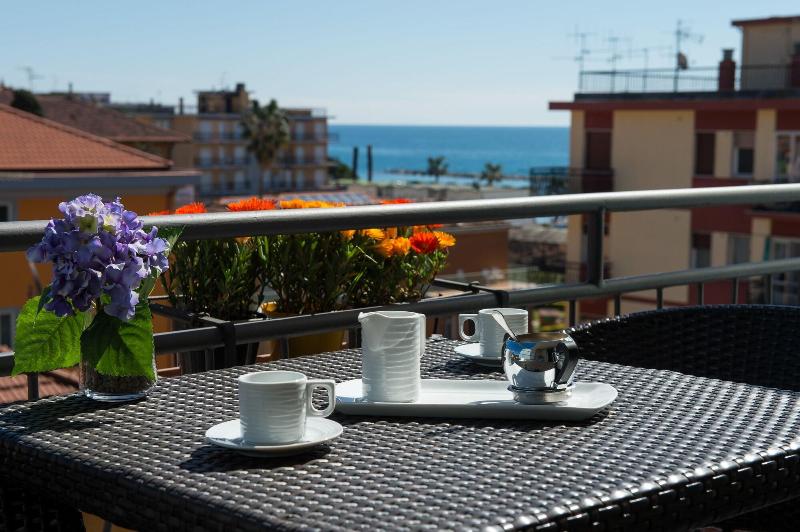 Hotel La Marina - Genel