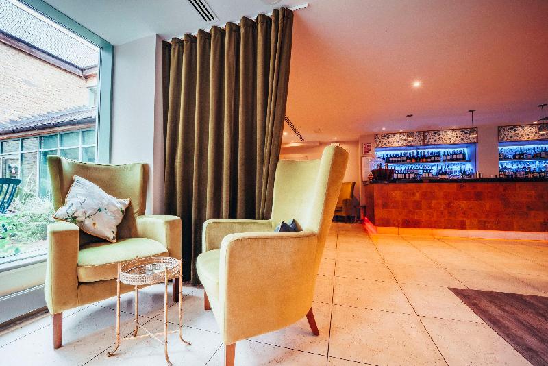 De Vere Cotswold Water Park - Bar
