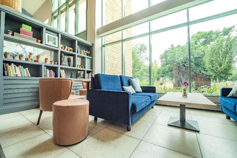 De Vere Cotswold Water Park - Bar