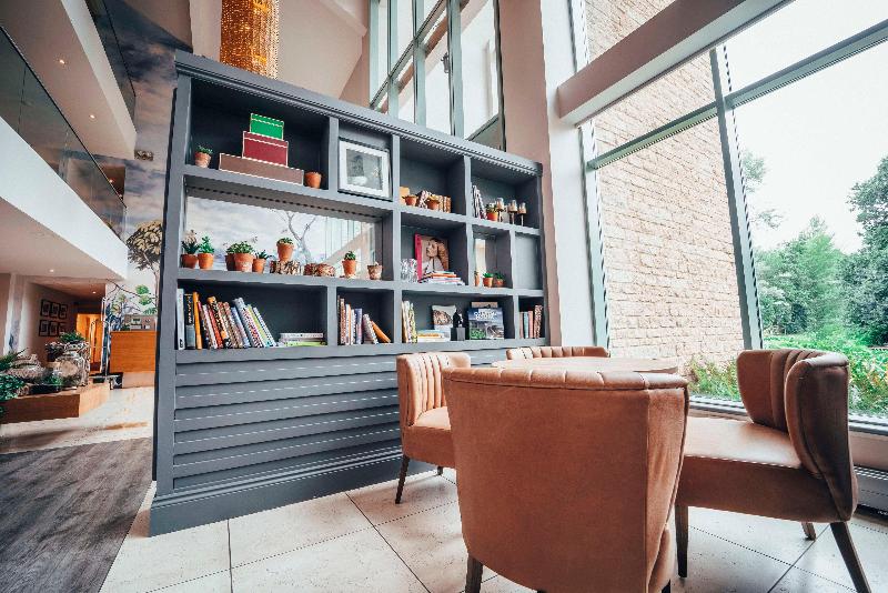 De Vere Cotswold Water Park - Bar
