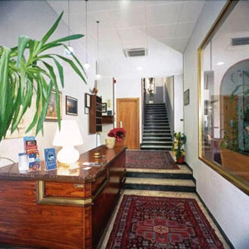 Hotel Mediterranée - Lobi