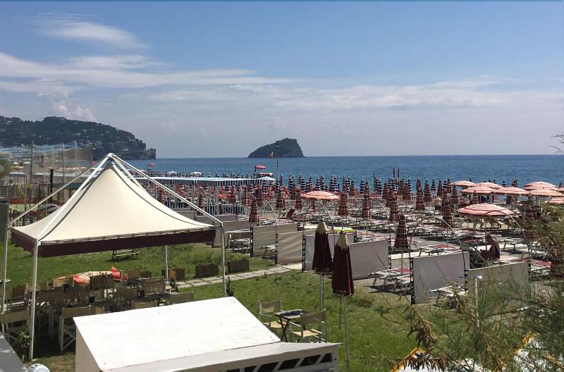 Hotel Mediterranée - Plaj