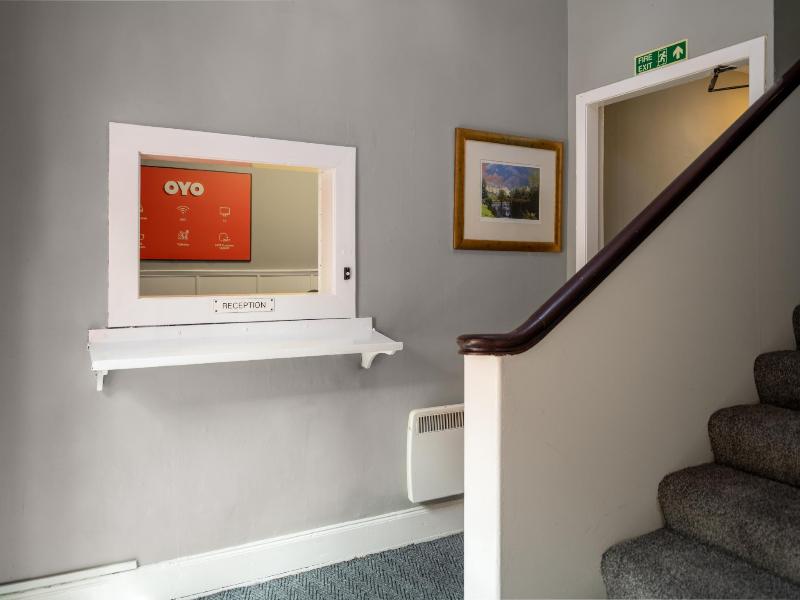 OYO Charing Cross Hotel - Lobi