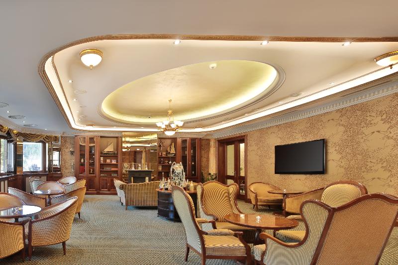 Retro Riverside Wellness Resort - Bar