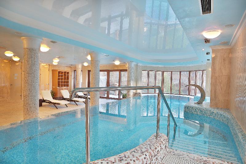 Retro Riverside Wellness Resort - Havuz