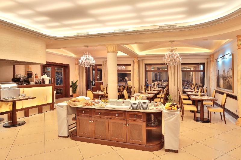Retro Riverside Wellness Resort - Restoran