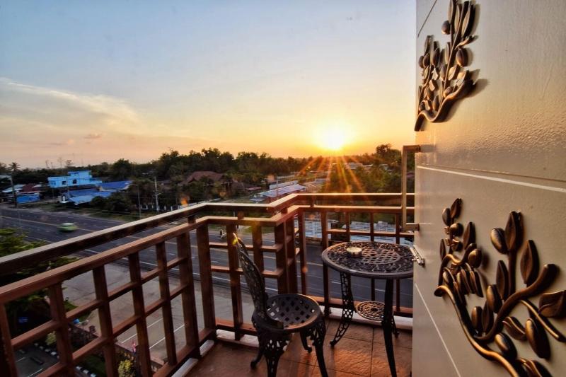 Phanomrungpuri Hotel   Buriram - Teras