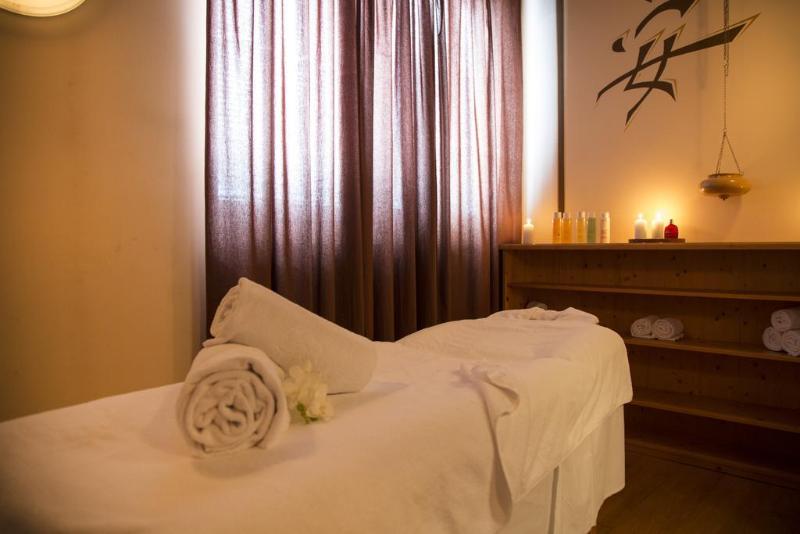 Golf Hotel - Genel