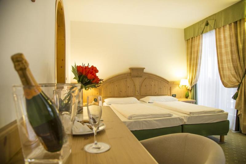 Golf Hotel - Genel