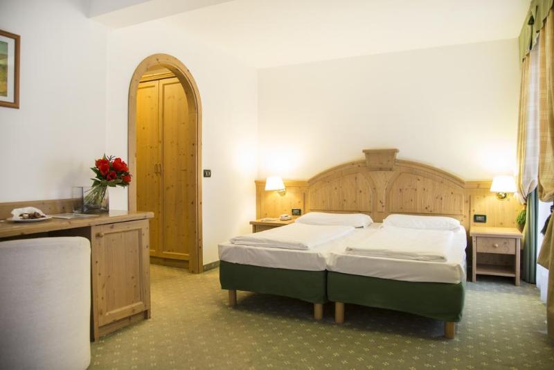 Golf Hotel - Genel