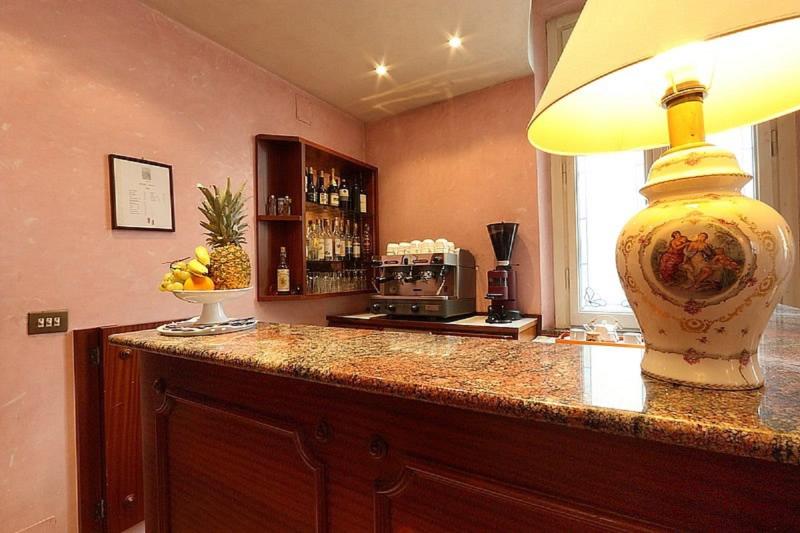 Alinari - Bar
