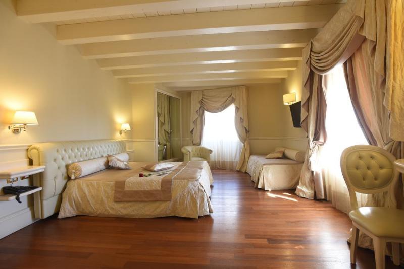 Suite Hotel Santa Chiara - Genel