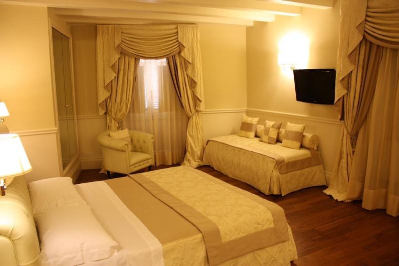 Suite Hotel Santa Chiara - Genel