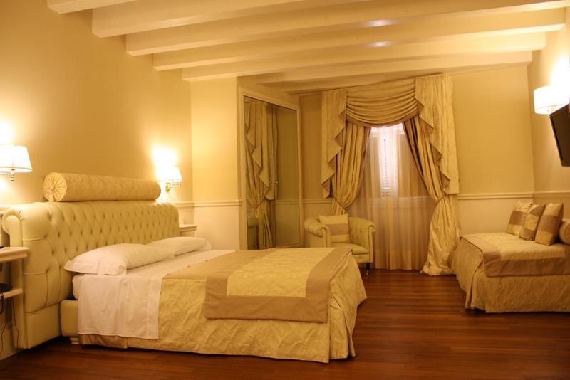 Suite Hotel Santa Chiara - Genel