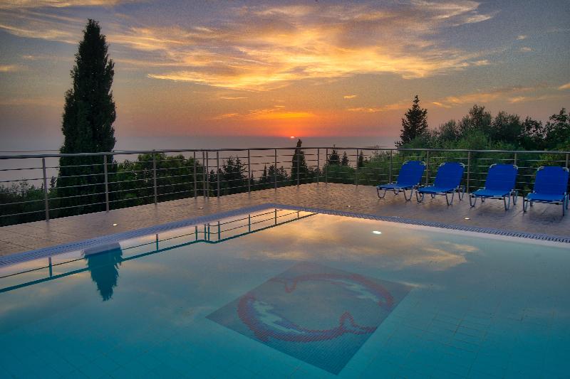 Studios Vrionis Panoramic Sunset - Havuz