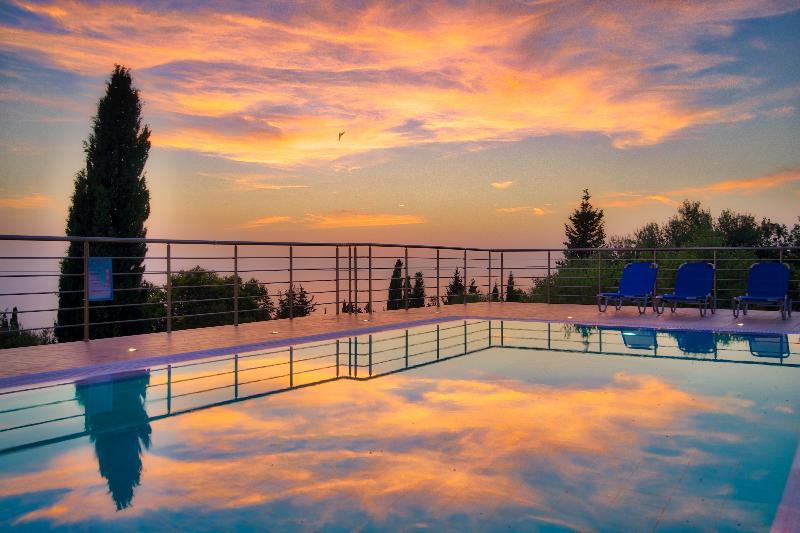 Studios Vrionis Panoramic Sunset - Havuz