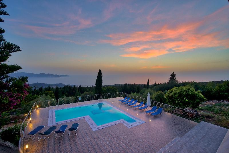 Studios Vrionis Panoramic Sunset - Havuz