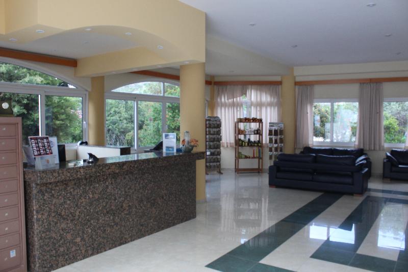 Tivoli Hotel - Lobi