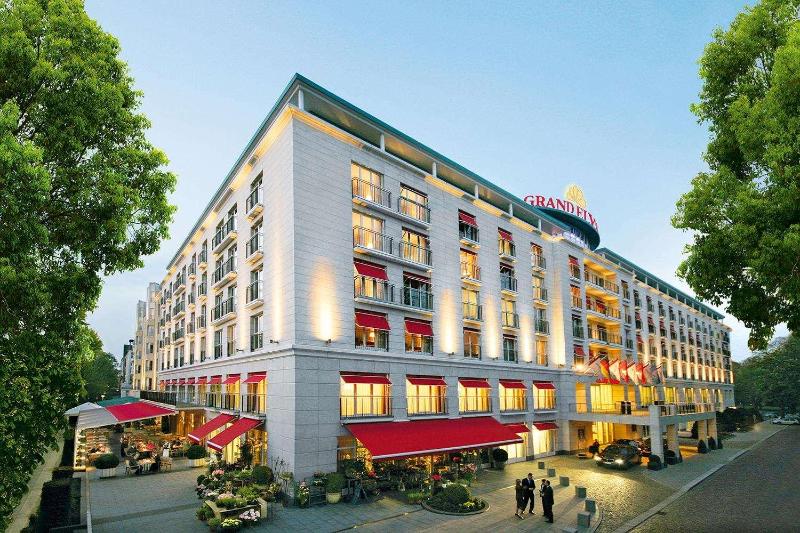 Grand Elysée Hamburg - Genel