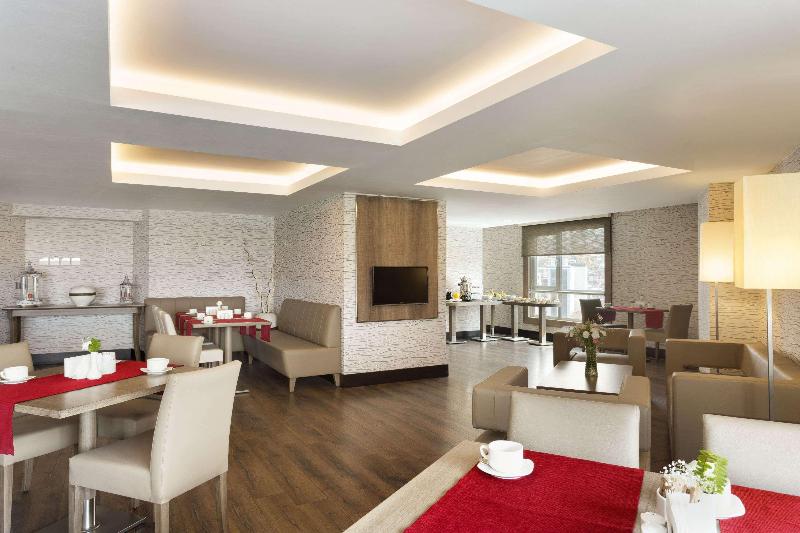Ramada Plaza By Wyndham Izmir - Bar