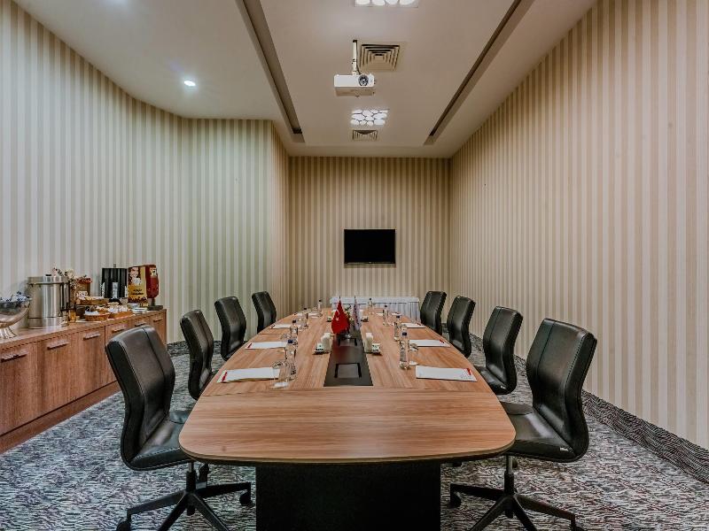 Ramada Plaza By Wyndham Izmir - Toplantı