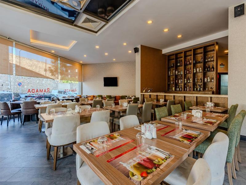 Ramada Plaza By Wyndham Izmir - Restoran