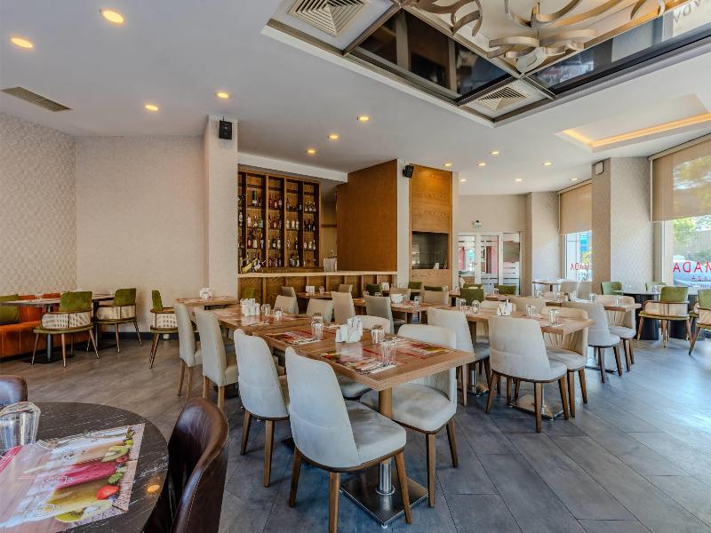 Ramada Plaza By Wyndham Izmir - Restoran
