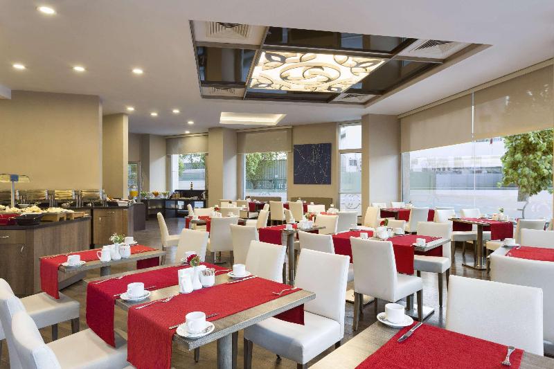 Ramada Plaza By Wyndham Izmir - Restoran
