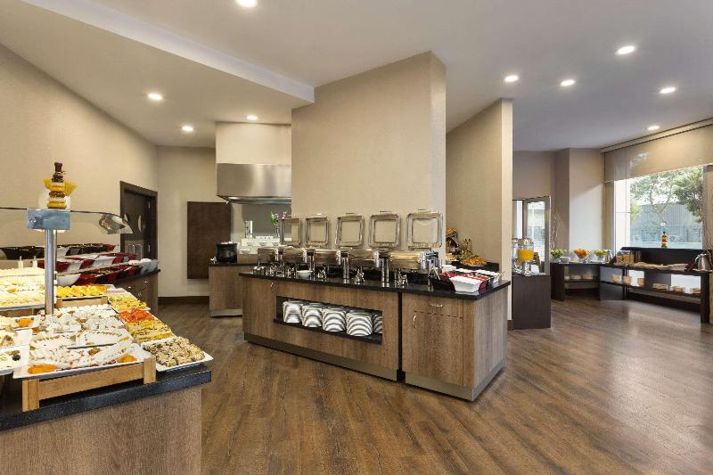 Ramada Plaza By Wyndham Izmir - Restoran